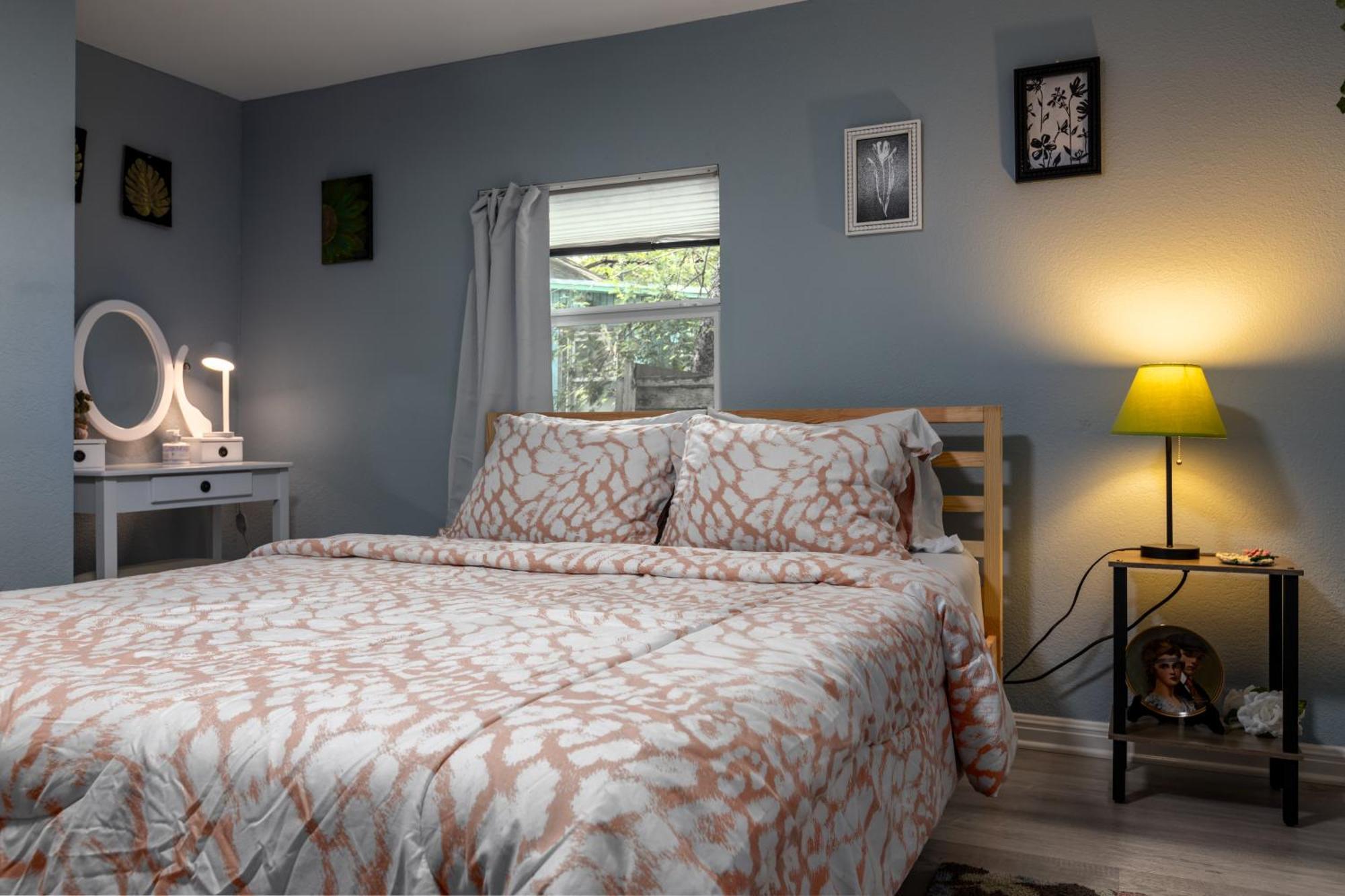 Award Winning Cultural Heritage Home Near Downtown - Walk To 6Th Street Austin Bagian luar foto